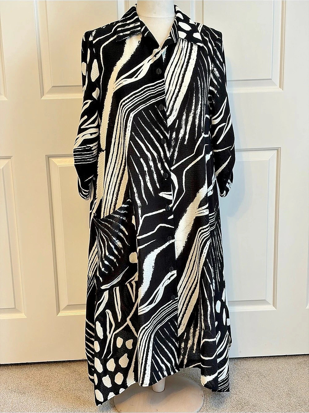 Compli K Abstract Print Midi Dress in Black & White Size Medium NWT